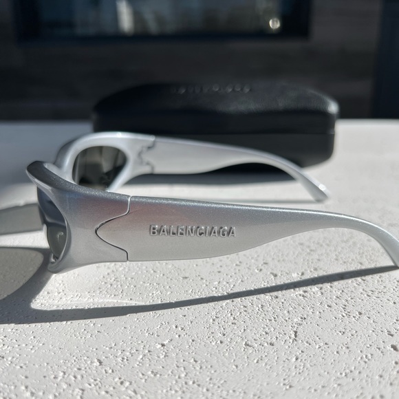 Balenciaga swift silver wrap around sunglasses. (SOLD OUT EVERYWHERE) - Picture 3 of 9